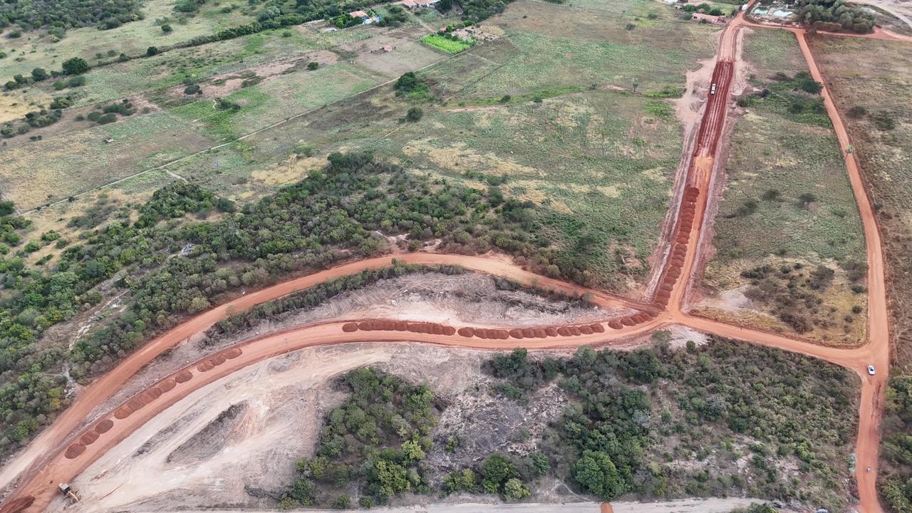 Obras de asfaltamento da estrada que liga Geminiano ao povoado Muquém seguem em ritmo avançado